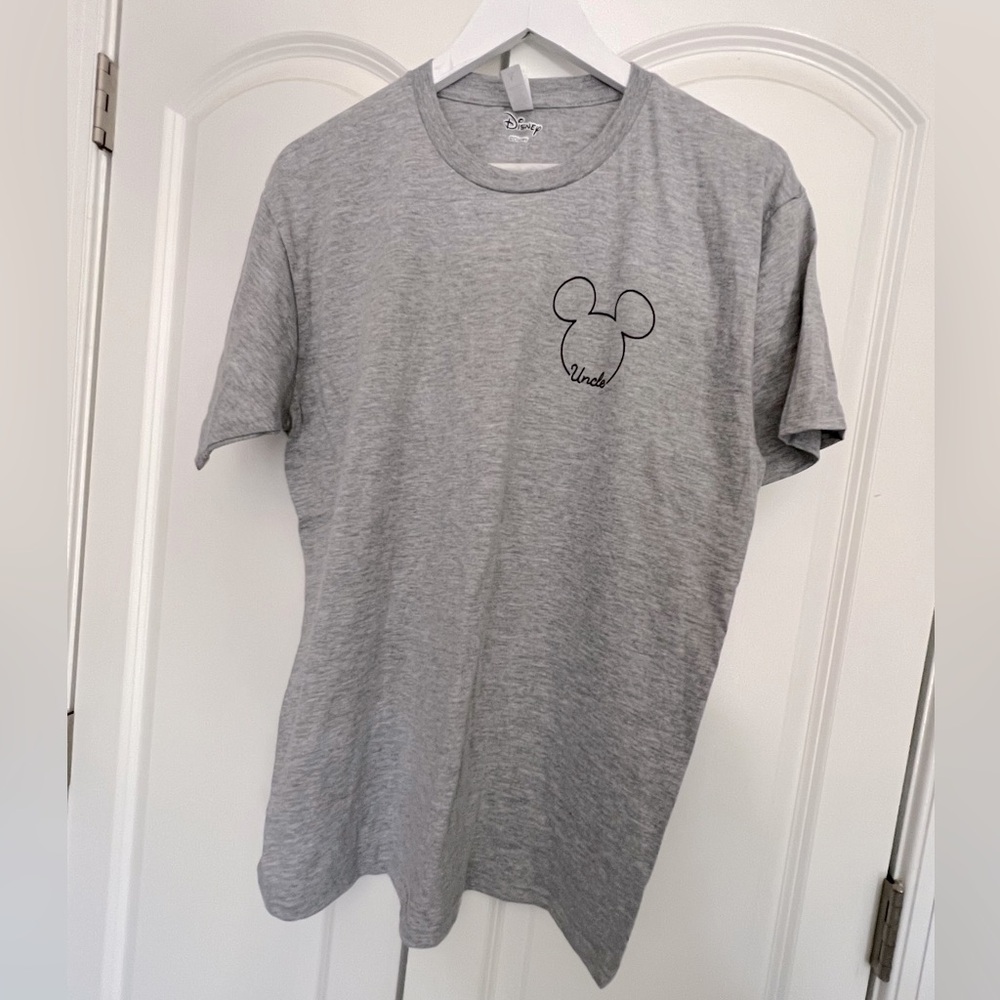 Disney Uncle Funcle Heather Gray Tee w Black Mickey Design Men’s Sz L runs small